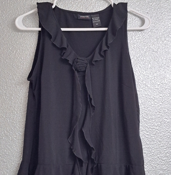 New York & Company Sleeveless Ruffled Shirt  Size M - Picture 1 of 4